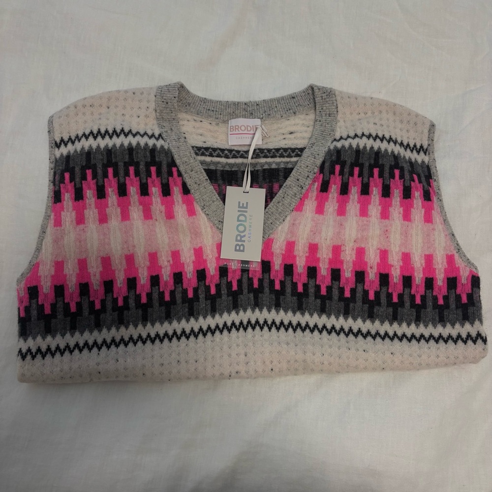 NWT Brodie Cashmere Sweater Vest